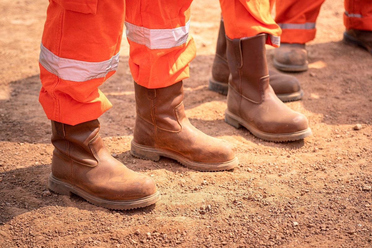 Cap work boots that 2024 protect on building sites